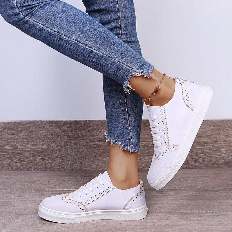 Dame Sporty Sneakers med raffineret hulmønster-udseende og fleksibel sål Stilla