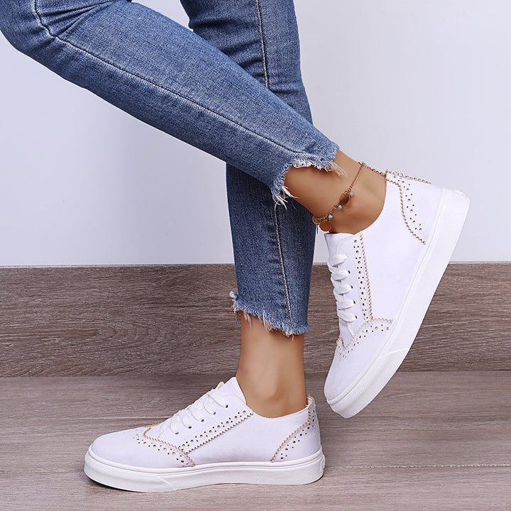 Dame Sporty Sneakers med raffineret hulmønster-udseende og fleksibel sål Stilla