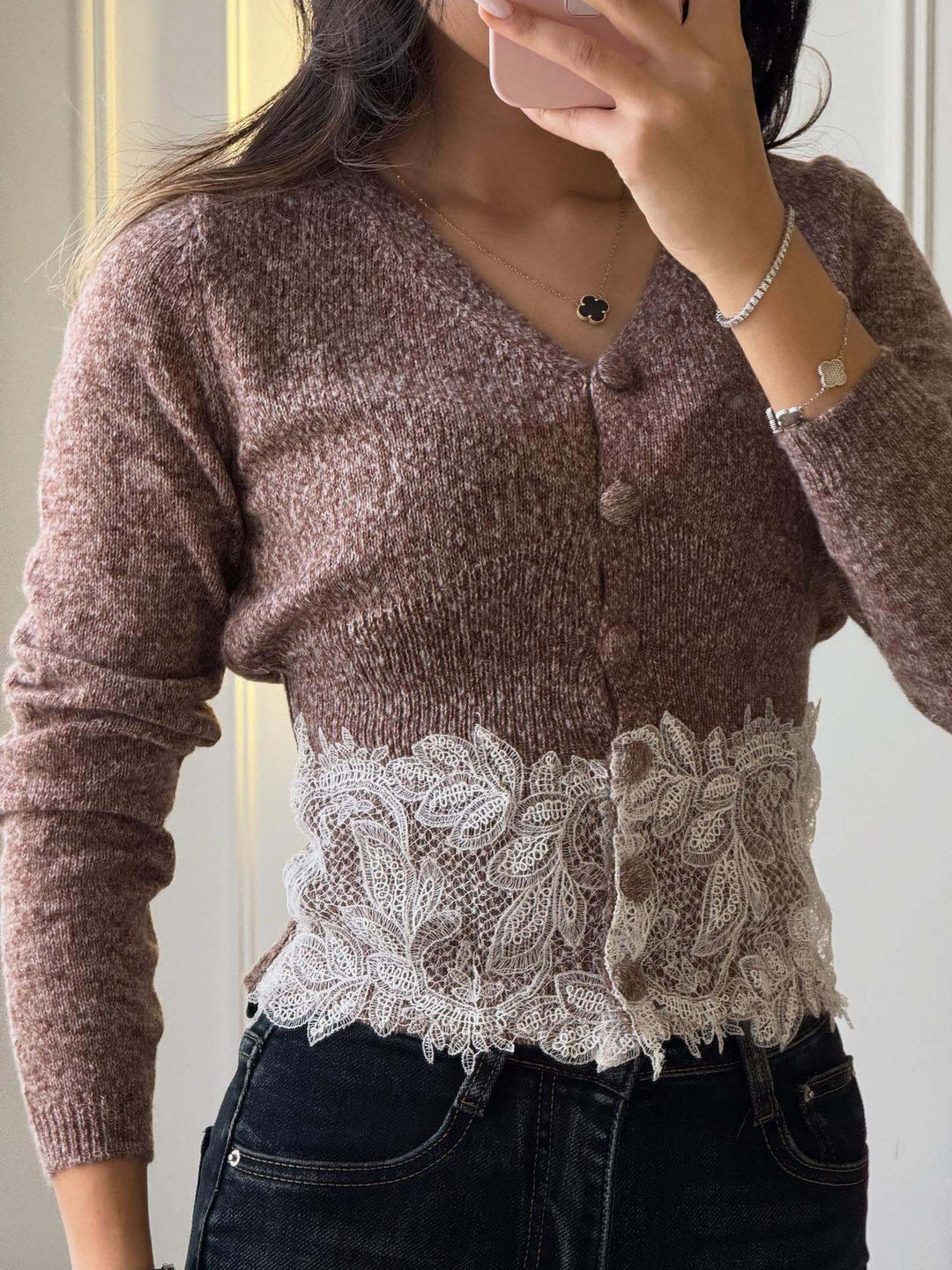 Damer cardigan med delikat blonder trim og elegante knapper Stilla