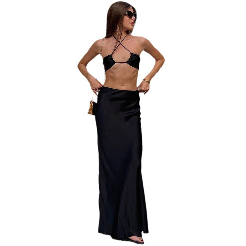 Dame sæt bestående af off-shoulder top og svajende satin nederdel Stilla