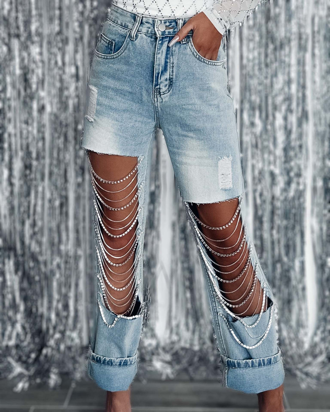 Dame jeans-shorts med trendy kædeaccenter og distressed detaljer Stilla