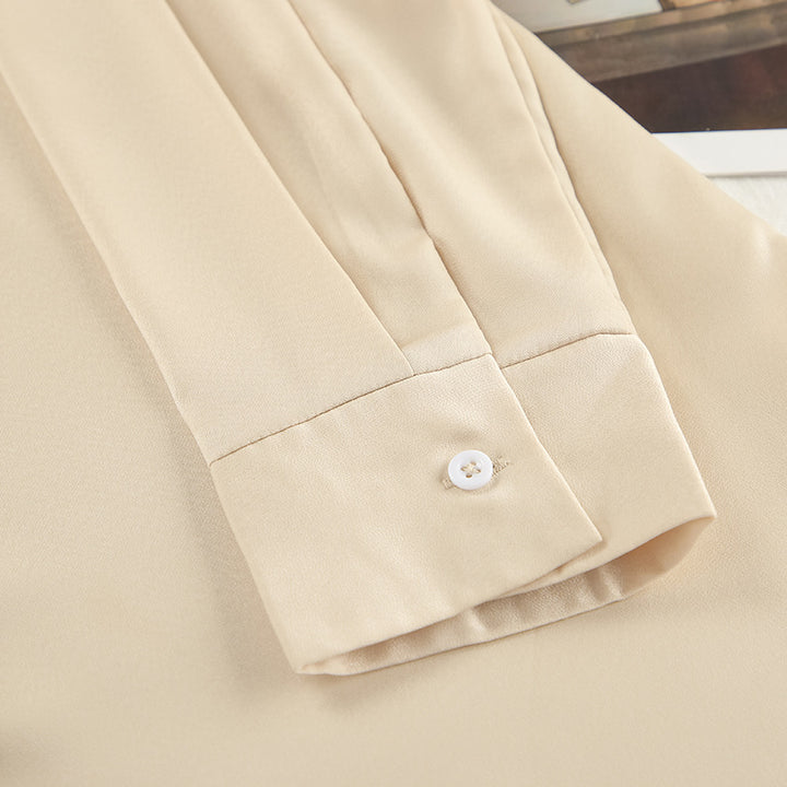 Dame elegant og komfortabel satin pyjamasæt med lange ærmer og fine knapdetaljer Stilla