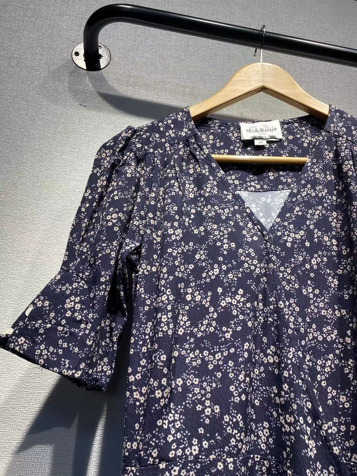 Dame Maxikjole med floralt design og elegante pufærmer Stilla
