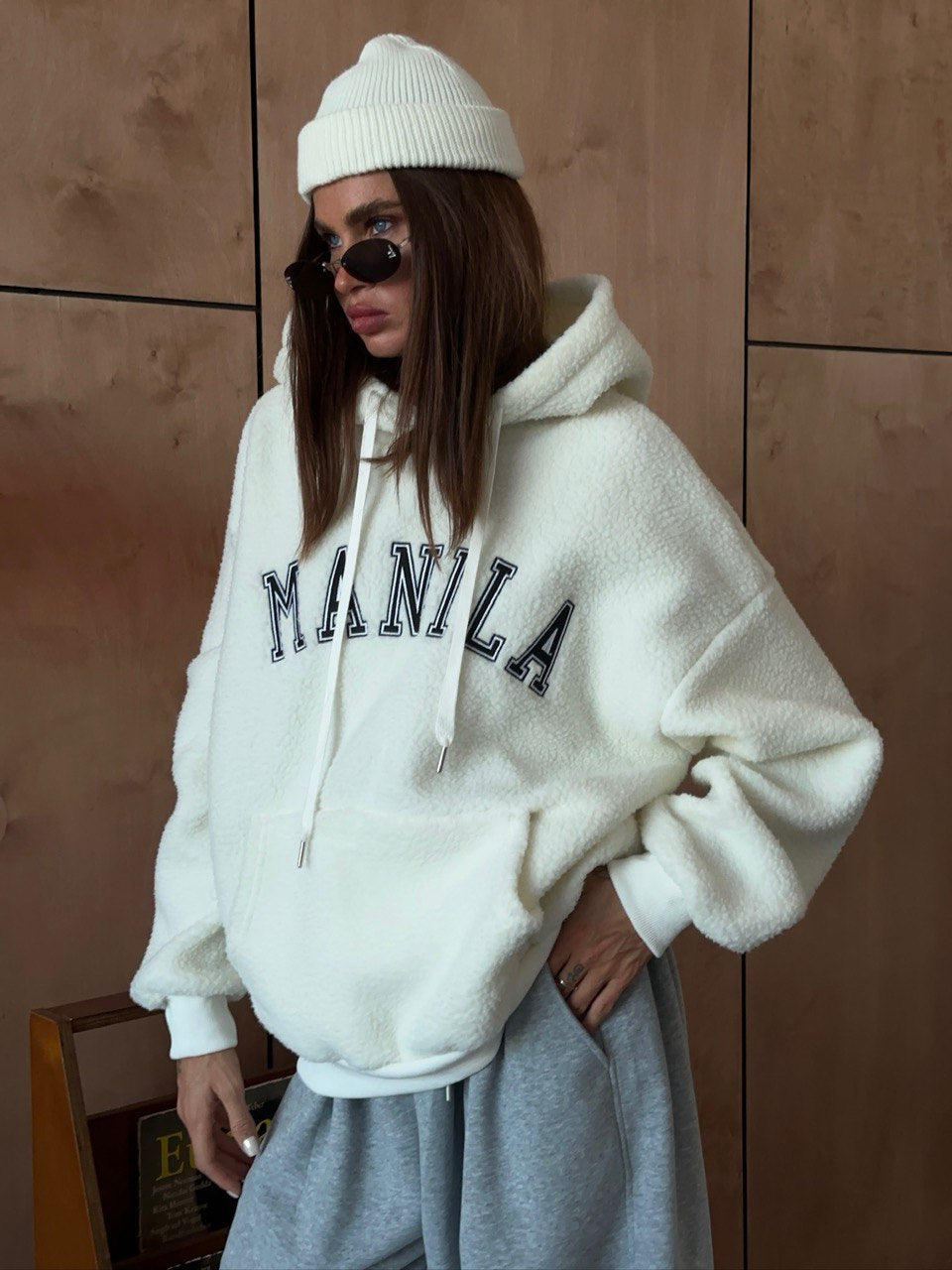 Kvinders oversized fleece hoodie med broderet logo Stilla