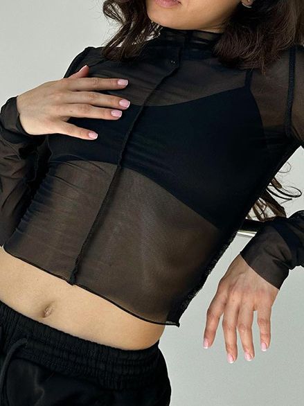 Dame Gennemsigtig Bluse med voluminøse ærmer og elegante knapdetaljer Stilla