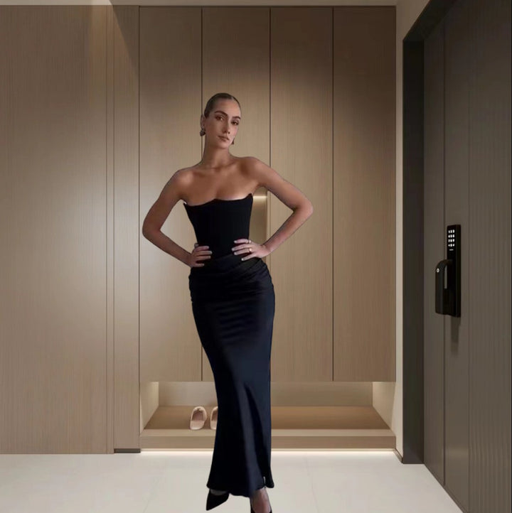 Dame lang aftenkjole med figursyet snit og elegant bustier-design Stilla