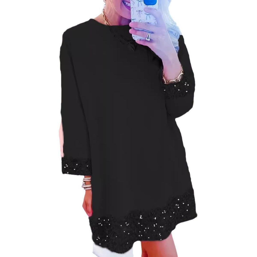 Damekjole med elegante spidsedetaljer og afslappet snit Stilla
