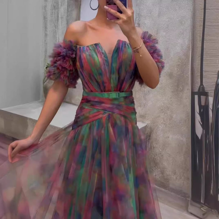 Dame Elegant Maxi Kjole med Off-Shoulder Design og Farverige Flæse Detaljer