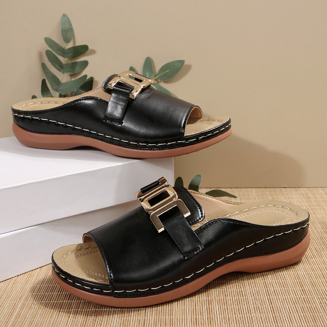 Dame komfortable toe separator sandaler med elegant spænde design Stilla