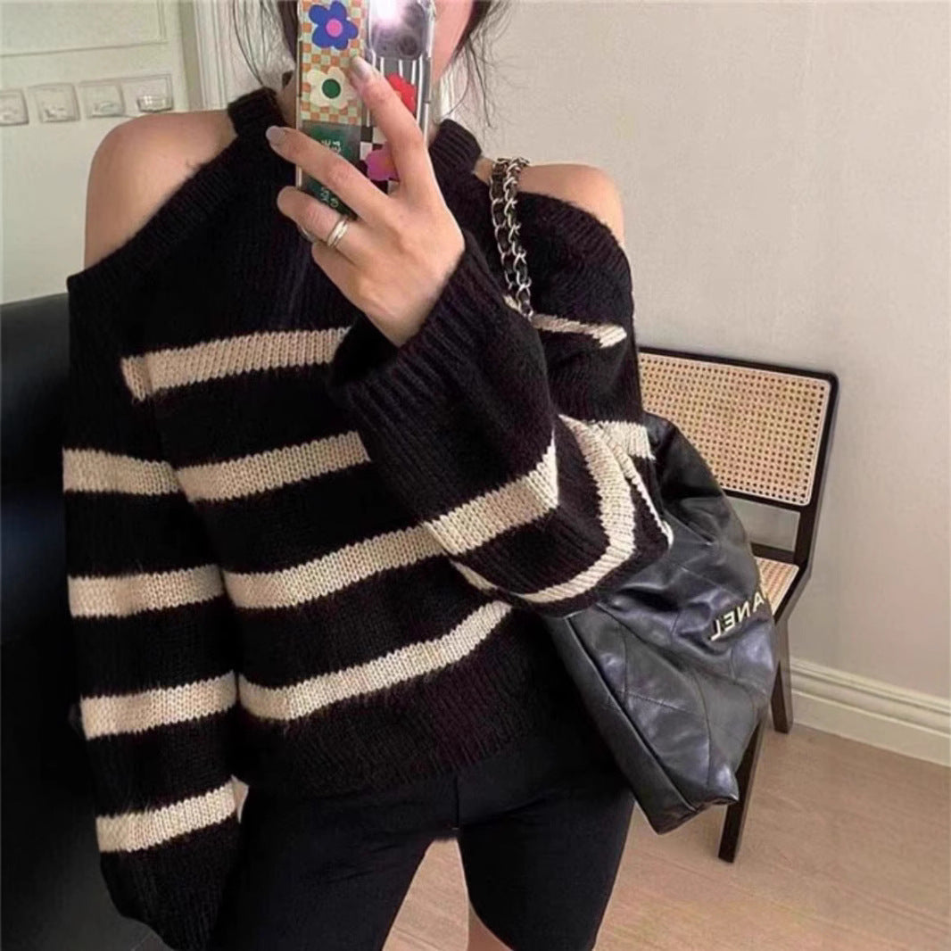 Kvindes oversized pullover med åben skulderdesign og stribemønster Stilla