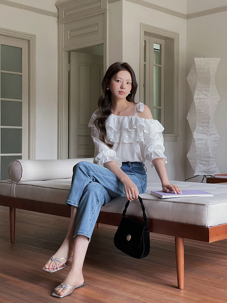 Damebluse med elegante rynker og delikate spidsaccentuer Stilla