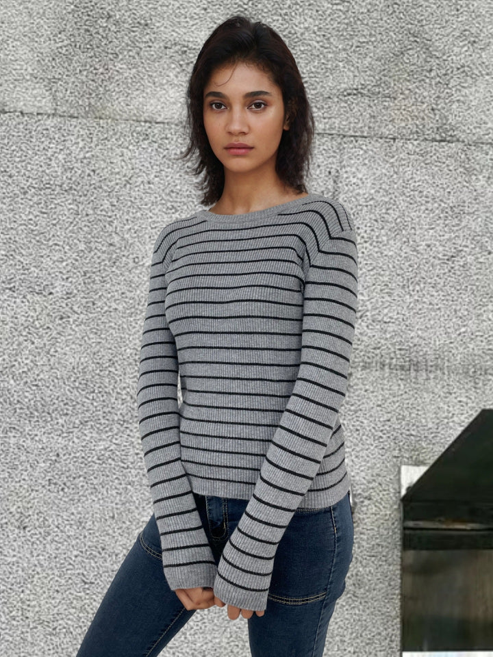 Kvindernes ribbet sweater med stribet design og forlængede ærmer Stilla