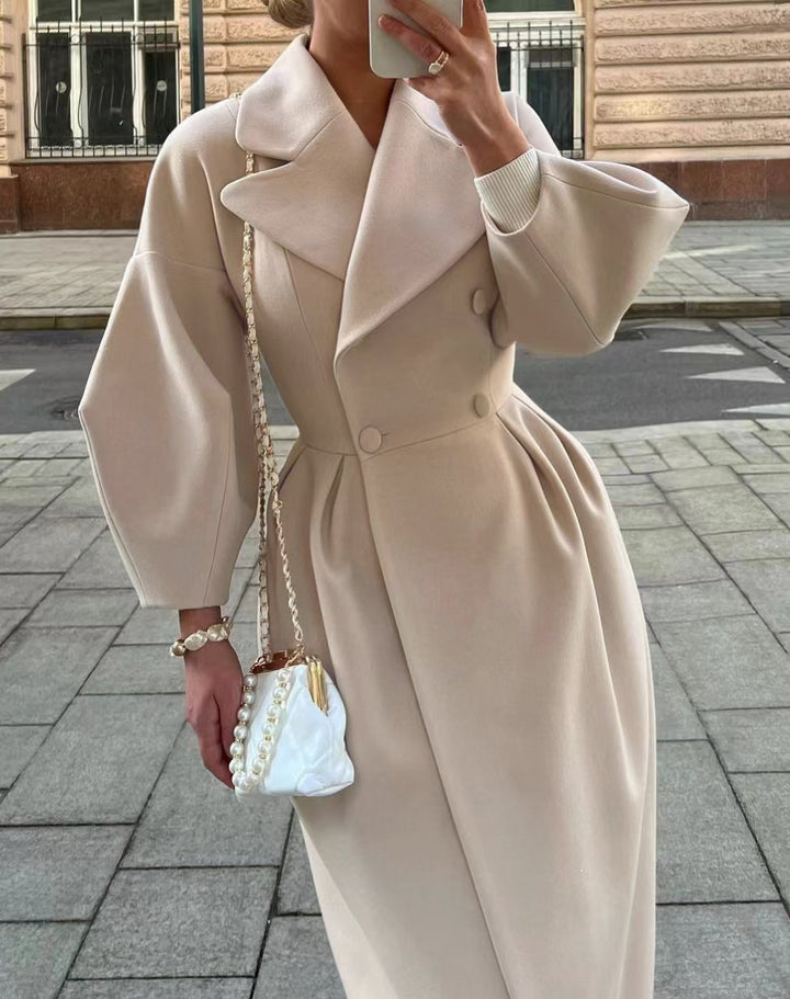 Kvinders elegante trenchcoat med skræddersyet pasform og sideslids Stilla