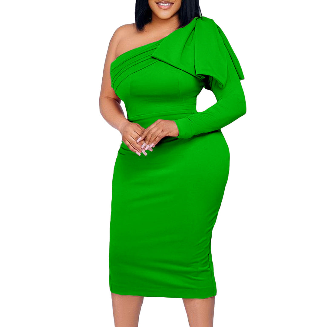 Dame pencil dress med asymmetrisk design og elegant drapering Stilla