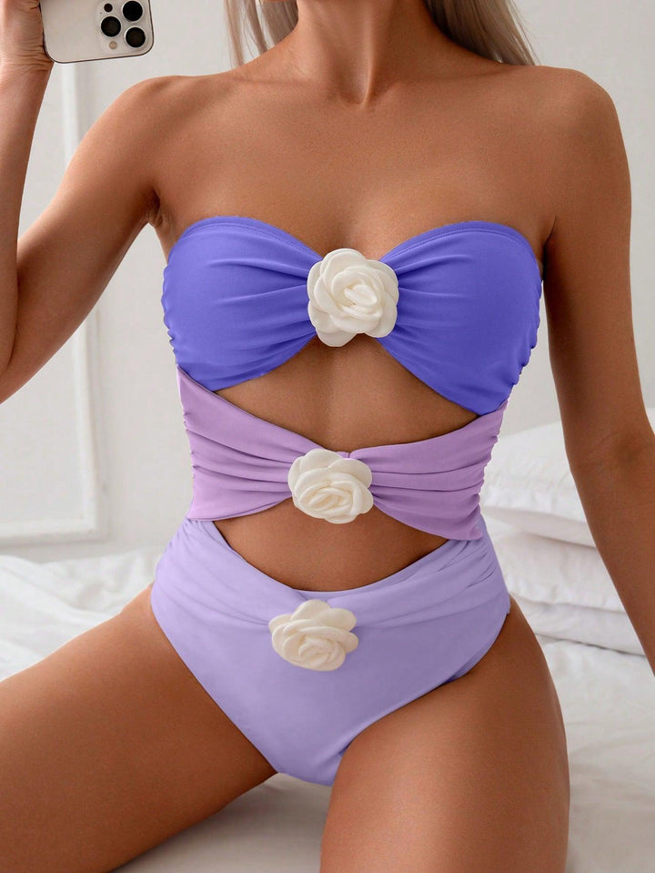 Dame bandeau badedragt med elegante rynker og florale accenter Skovae