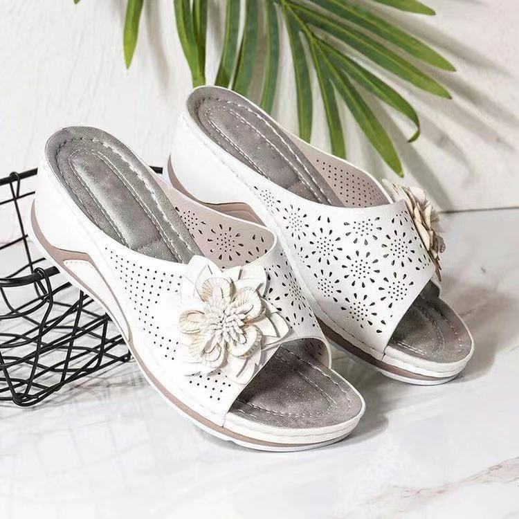 Dame wedge-sandaler med blomsterapplikation og åndbar sål Stilla