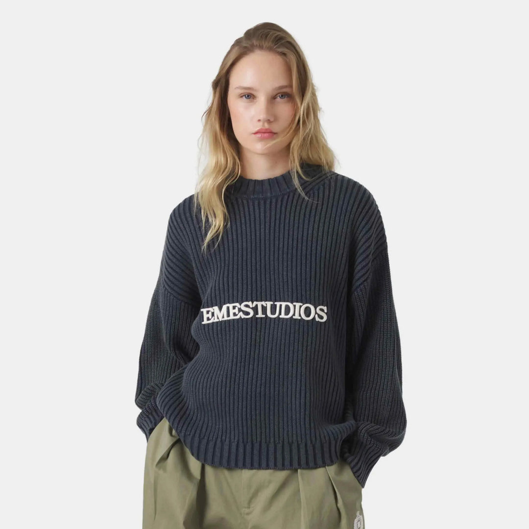 Kvinders chunky strik sweater med en afslappet pasform og iøjnefaldende skrift Stilla
