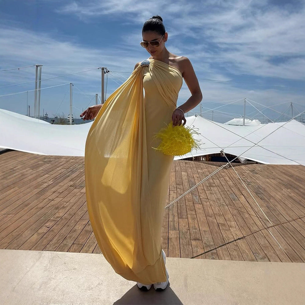 Dame Maxi-kjole med asymmetrisk design og elegante draperingsdetaljer Stilla