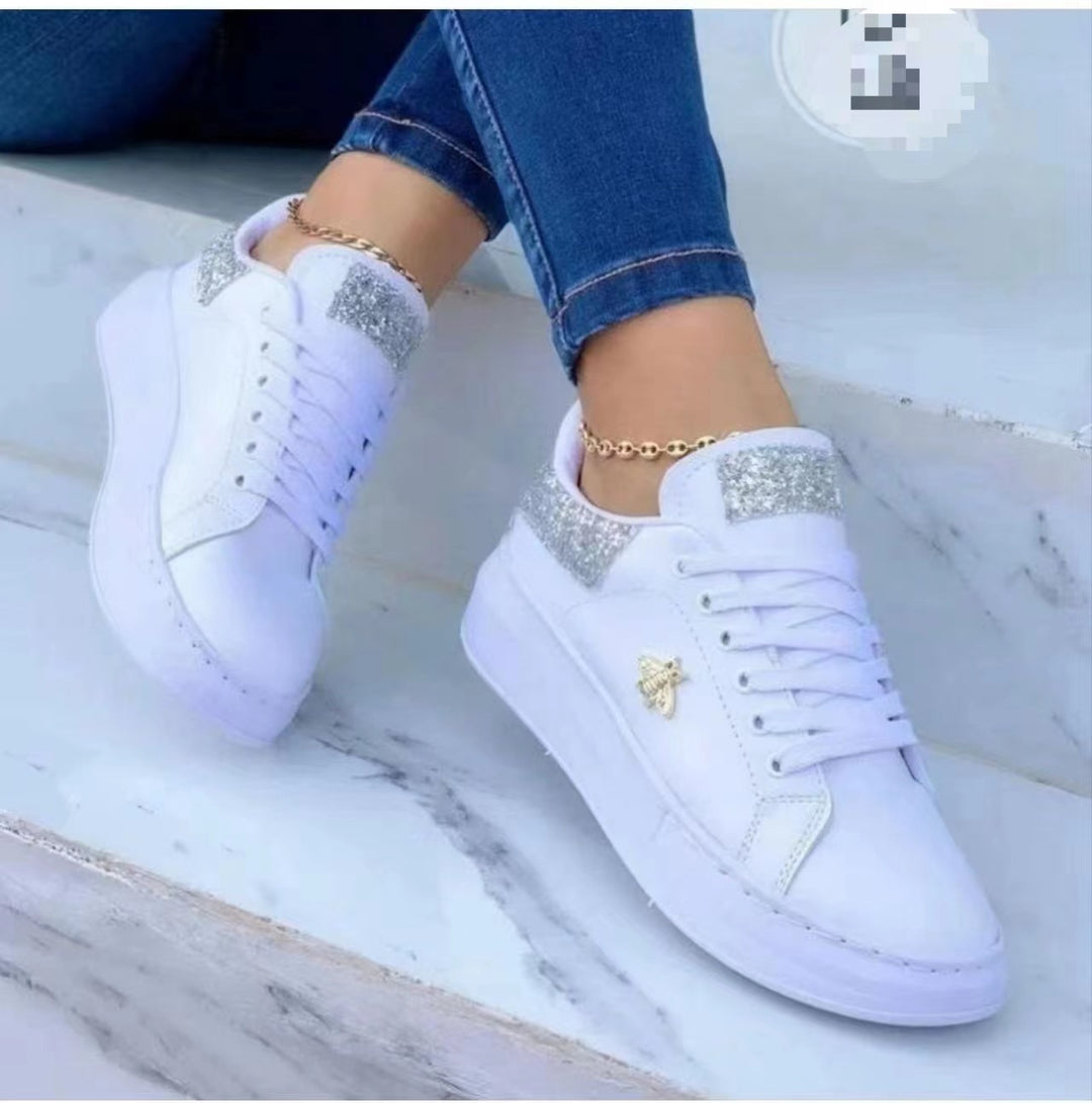 Dame Sneakers med glitrende accenter og moderne design Stilla