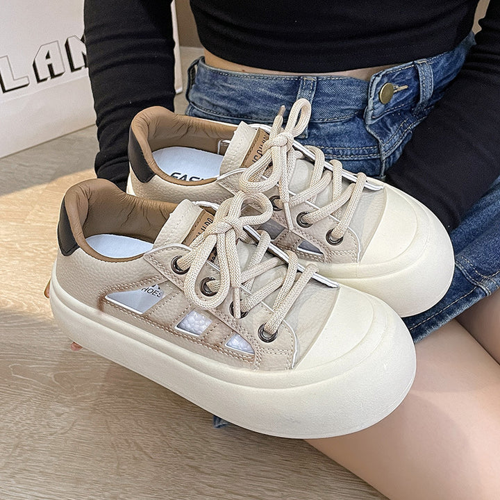 Dame Snøre-Sneakers med modige udskæringer og behagelig sål Stilla