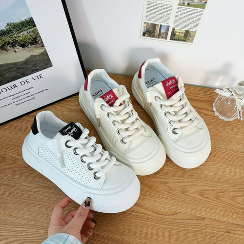 Dame Sneakers i sporty-moderne design med åndbar overfladestruktur og skridsikker sål Stilla