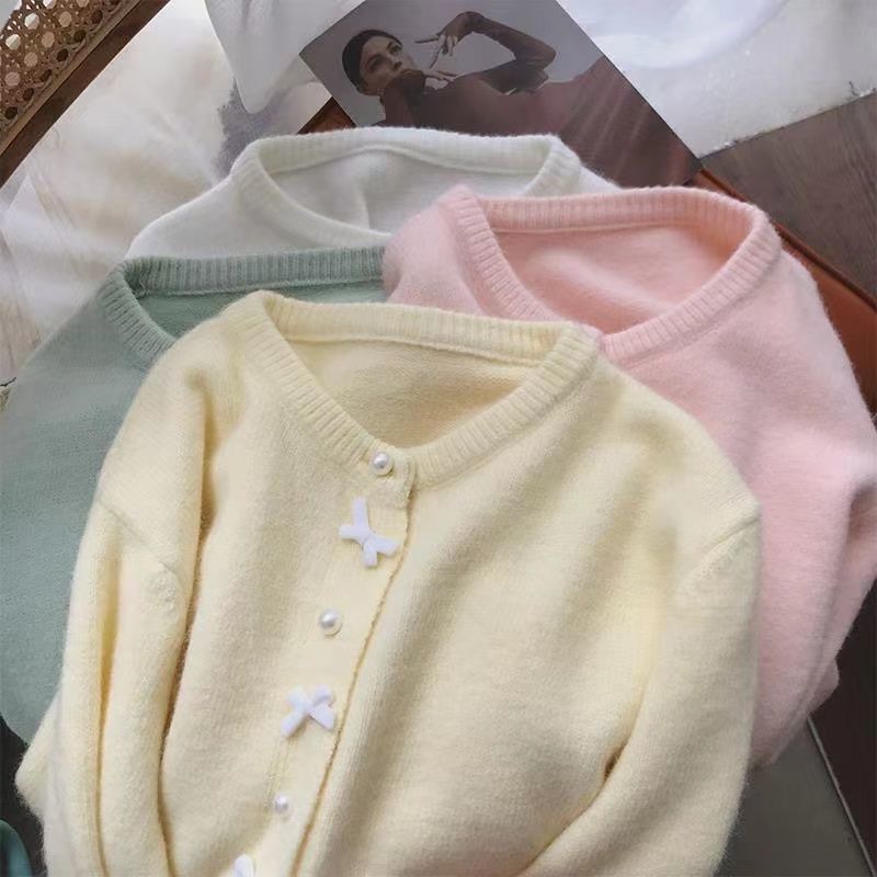 Kvinders hyggelige cardigan med perleknapper og delikat design Stilla