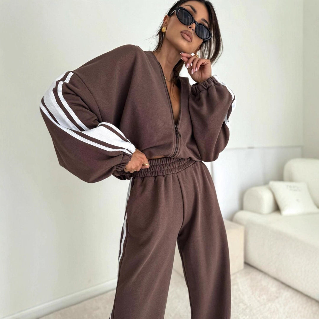 Kvindeligt sporty loungewear sæt med høj krave og løs pasform Skovae