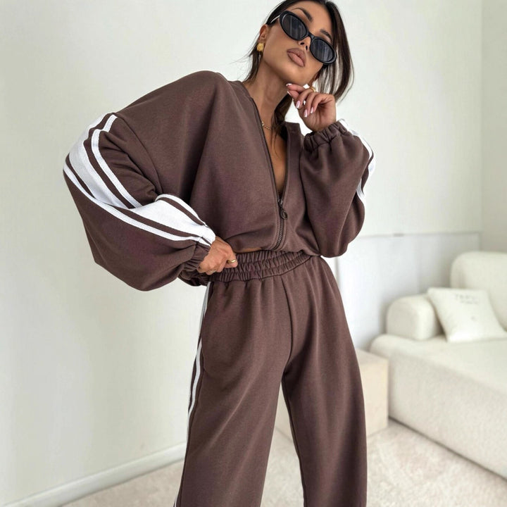 Kvindeligt sporty loungewear sæt med høj krave og løs pasform Skovae