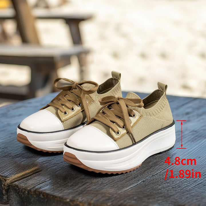 Dame Plateau-Sneakers med åndbart strikoverflade og fleksibelt såleprofil Stilla