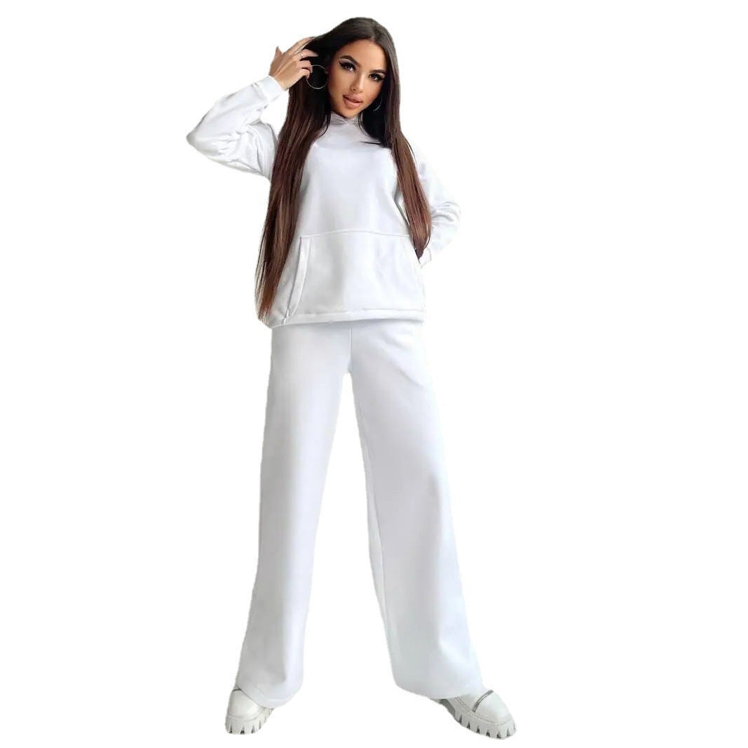 Kvinders afslappede hoodie og joggers look Skovae
