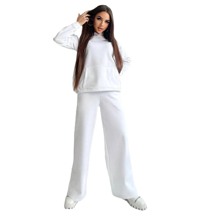 Kvinders afslappede hoodie og joggers look Skovae