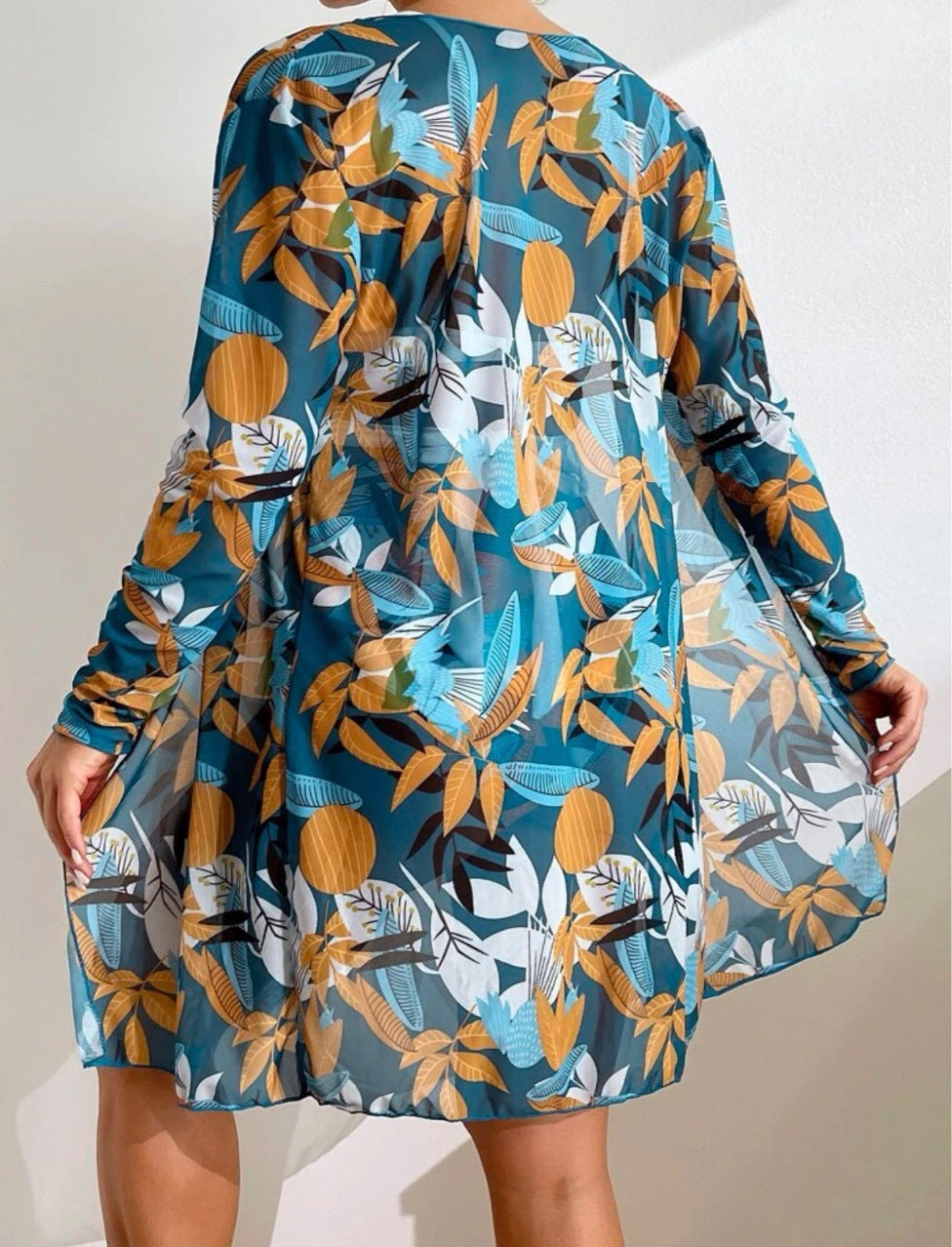 Dame bikini sæt med blomstret design og afslappet overjakke Skovae