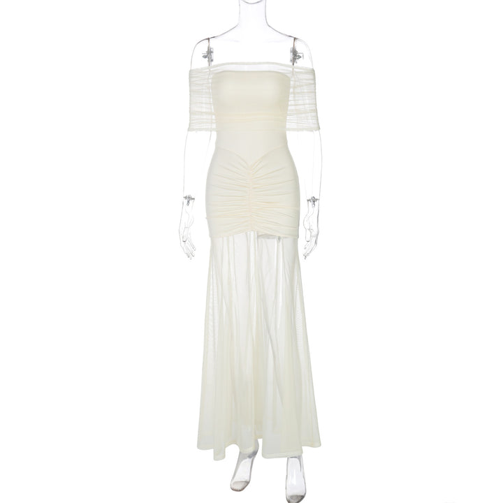 Dame figurtilpasset aftenkjole med luftige transparent elementer og elegant slange design Stilla