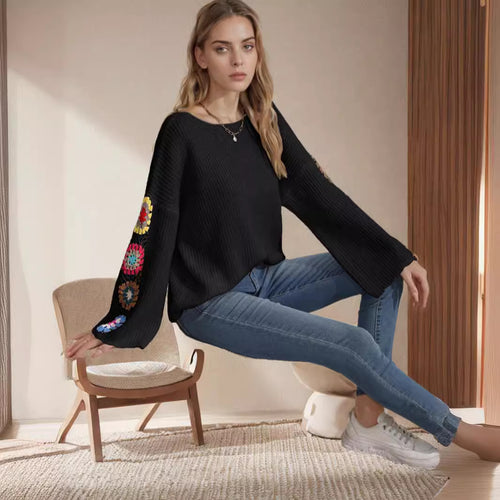 Kvindernes afslappede strikkede sweater med farverige hæklede mønstre og løs pasform Stilla