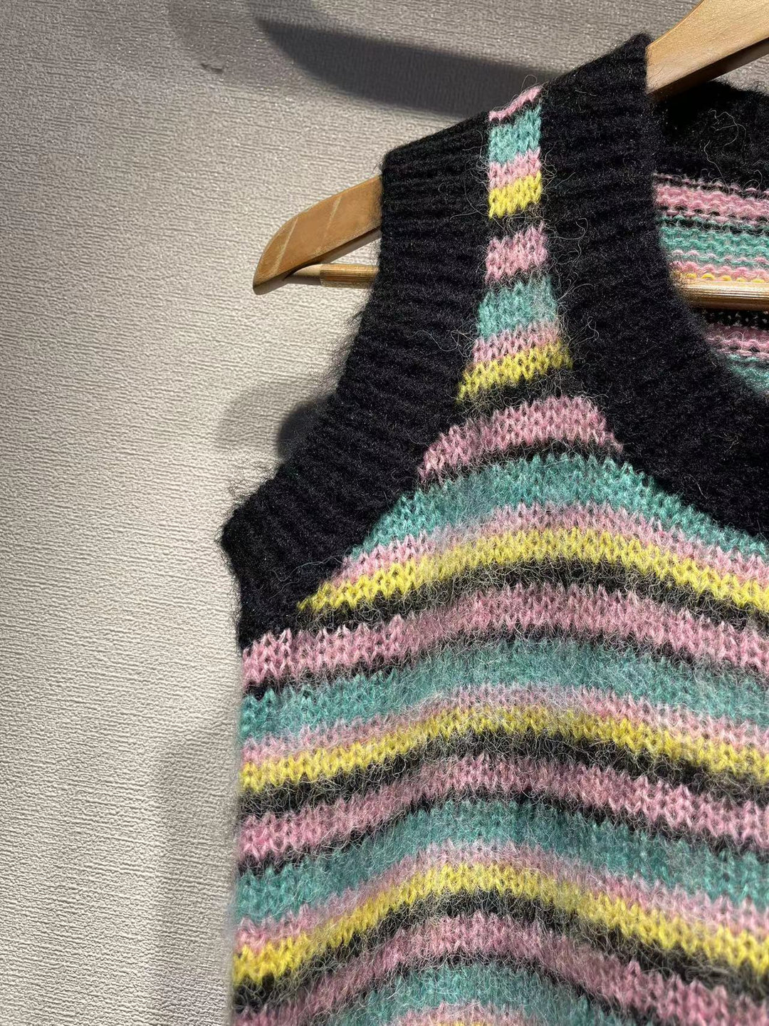 Dame strik-sommerpullover med farverige striber Stilla