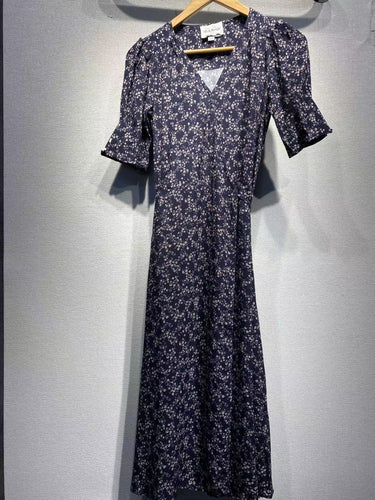Dame Maxikjole med floralt design og elegante pufærmer Stilla
