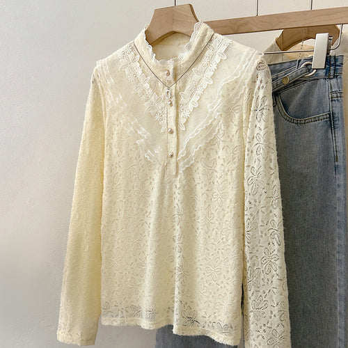 Dame blonde skjorte med elegant krave og dekorative knapper Stilla