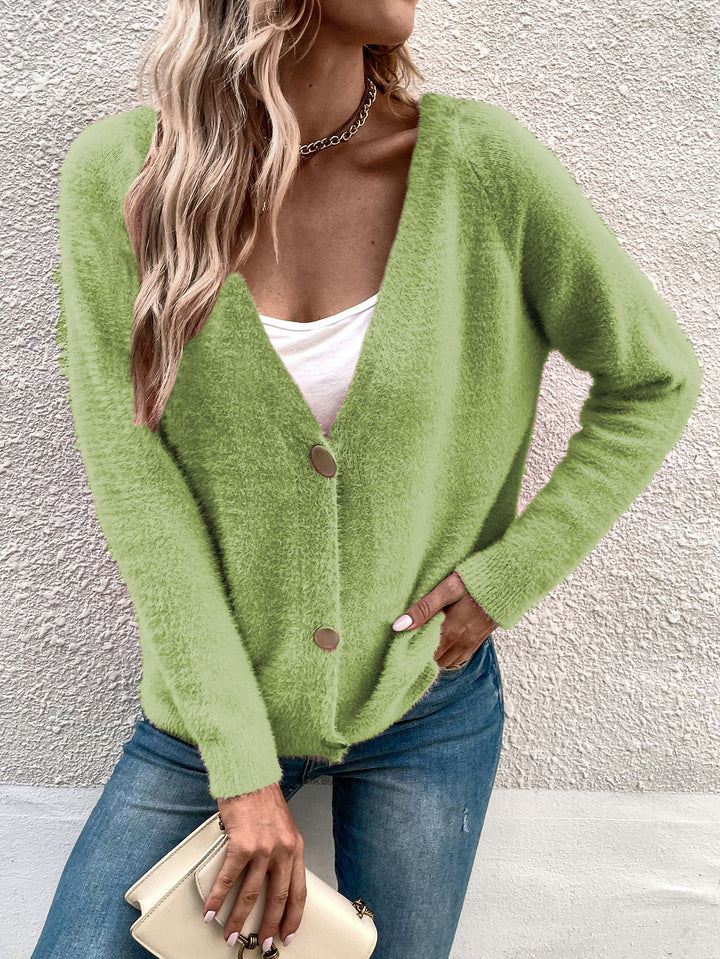 Kvinders bløde strik cardigan med elegant V-hals og store knapdetaljer Stilla