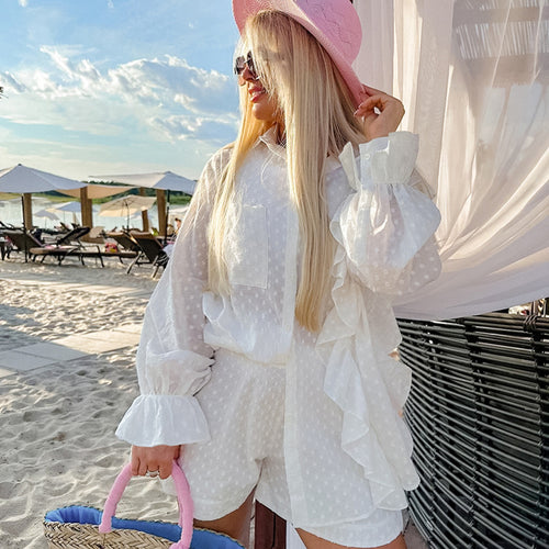 Dame sæt bestående af bluse og shorts med rüschen og gennemsigtigt design Stilla
