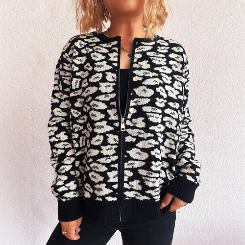 Kvinders cardigan med blomstret jacquardmønster og kontinuerlig knaplukning Stilla