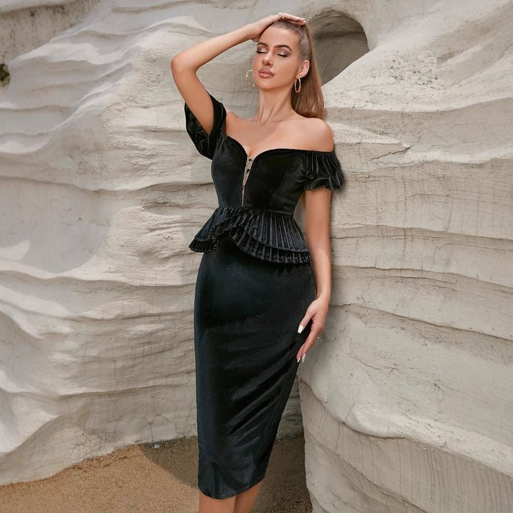 Kvinder Skræddersyet Aftenkjole med Off-the-Shoulder Design og Volant Detaljer Stilla