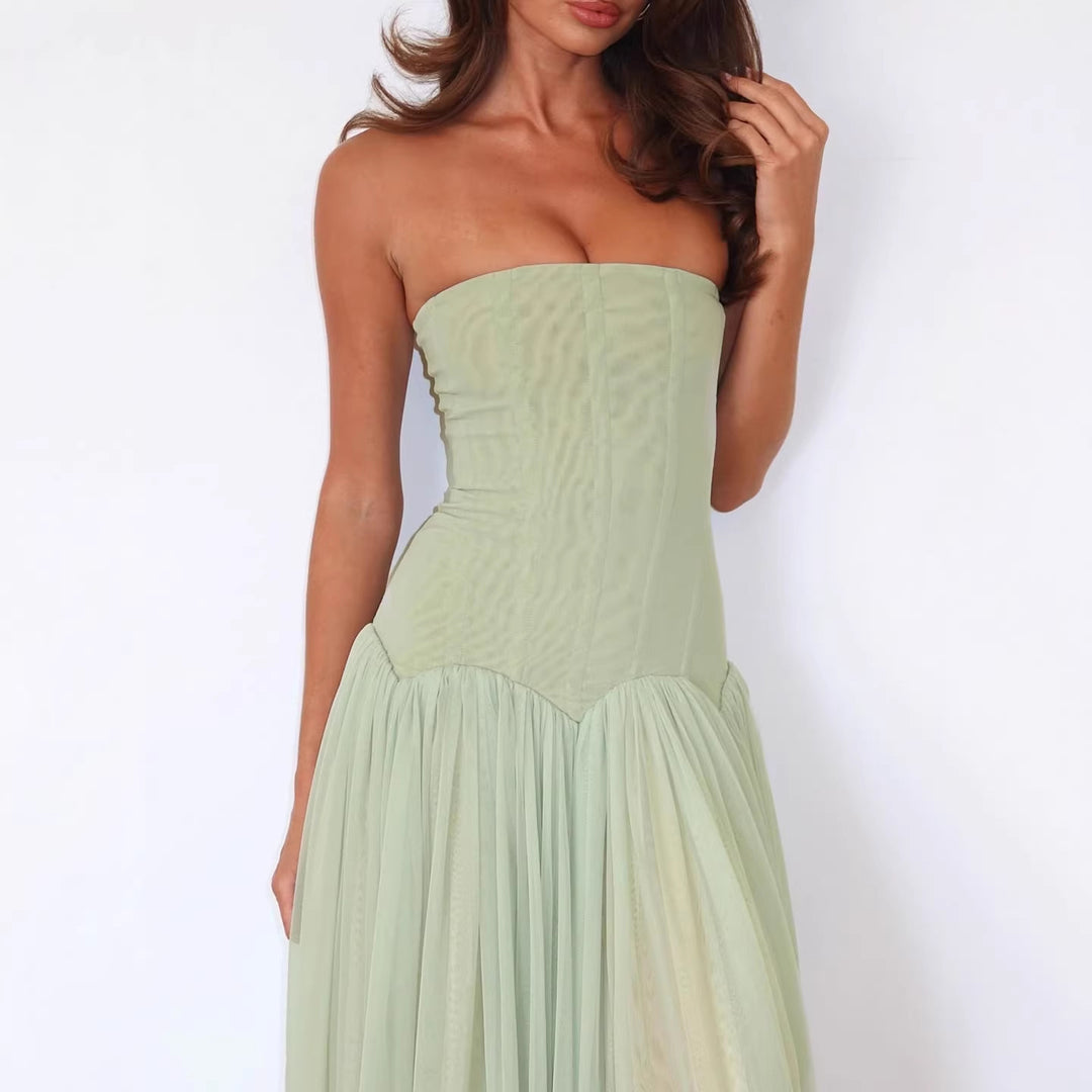Dame strapless maxikjole med elegant tylskørt og figursyet overdel Skovae