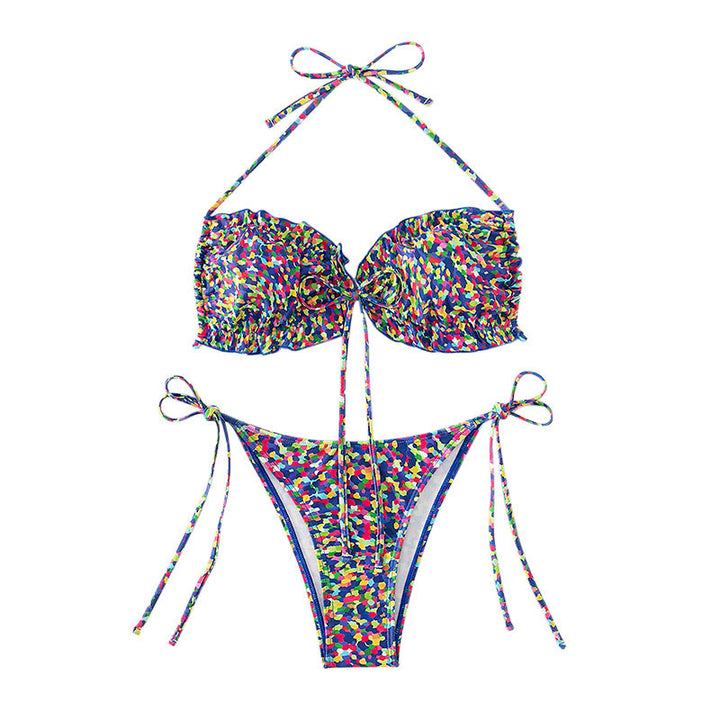 Damebikini med sexy højt skåret trusse og farverigt design Skovae