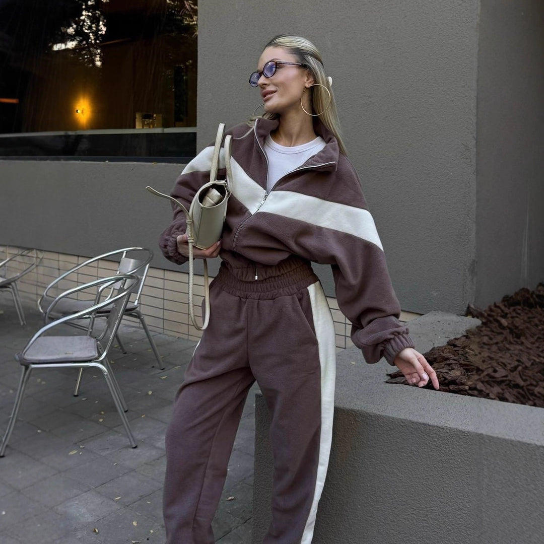 Kvinders sports fleece sæt med høj krave og blouson stil skæring Skovae