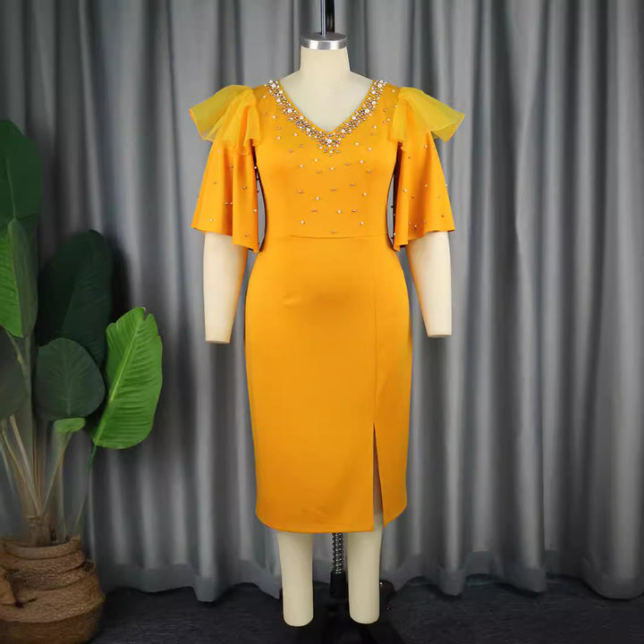 Dame elegant skinnende midi-kjole med flæse og glamourøse accenter