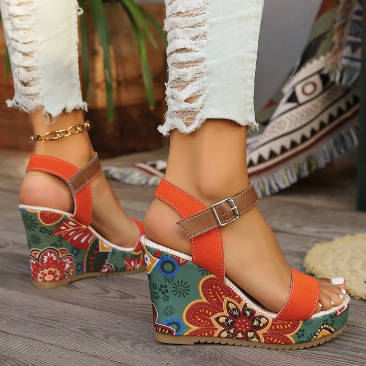 Dame Wedge-sandaler med farverigt blomstermotiv og justerbar rem Stilla