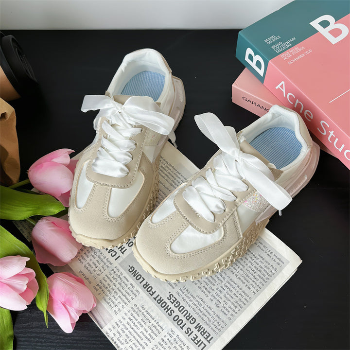 Dame Sneakers lavet af åndbart tekstil med skridsikker sål og moderigtigt snøresystem Stilla