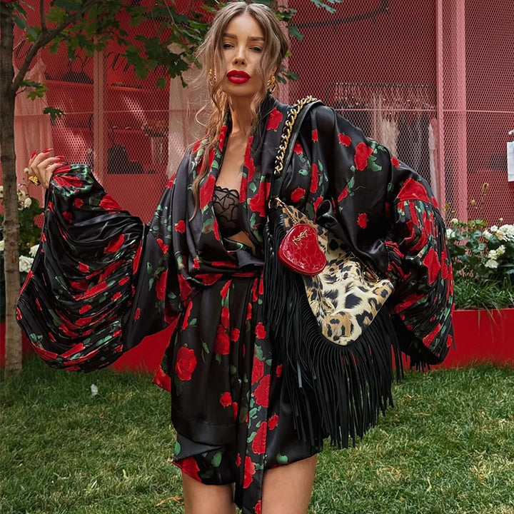 Dame Kimono-jakke med volumøse ærmer og floralt design Stilla