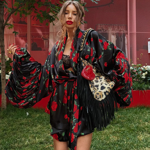 Dame Kimono-jakke med volumøse ærmer og floralt design Stilla
