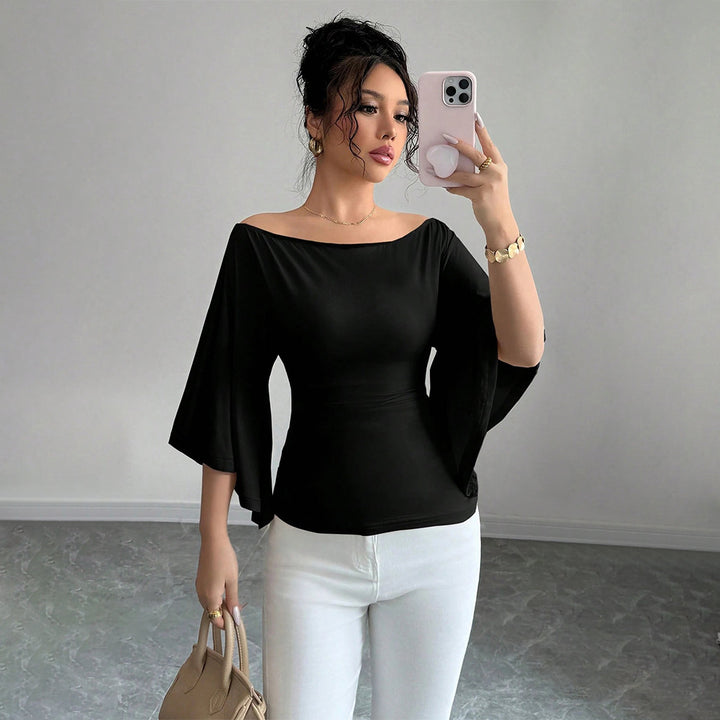 Kvinders elegante off-shoulder top med brede ærmer og figursyet pasform Stilla